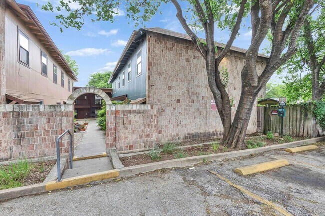 Building Photo - 2314 Greenfield Pkwy