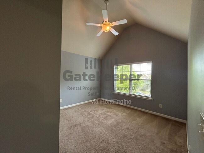 Building Photo - 124 Village Pl