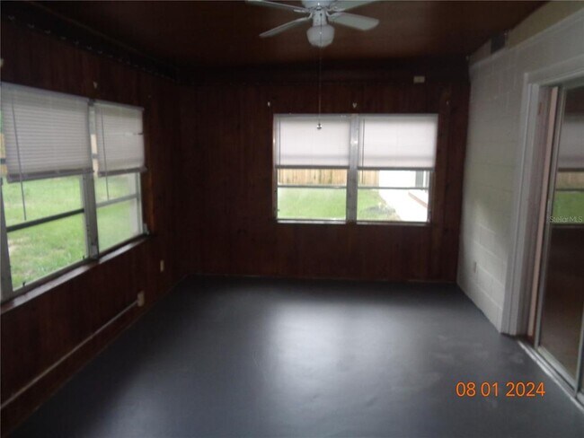 Building Photo - 508 Camelia Ln