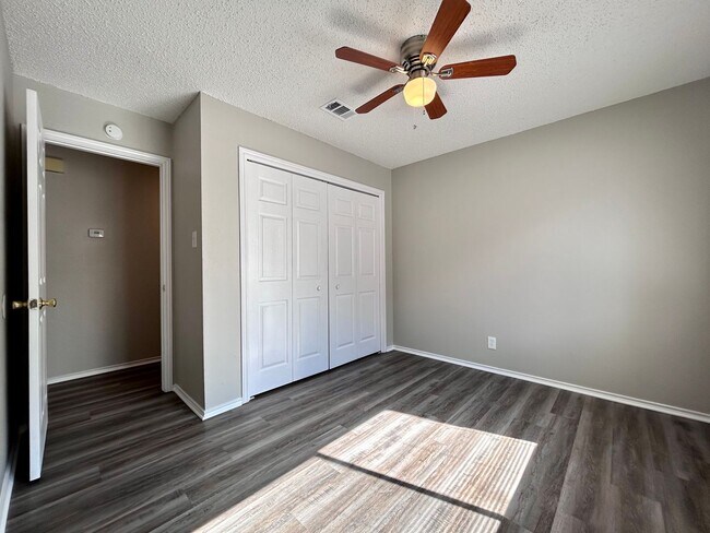 Building Photo - 9305 Kempler Dr