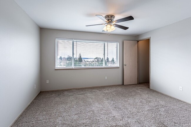 Building Photo - Wonderful Townhome in Browns Point with VI...