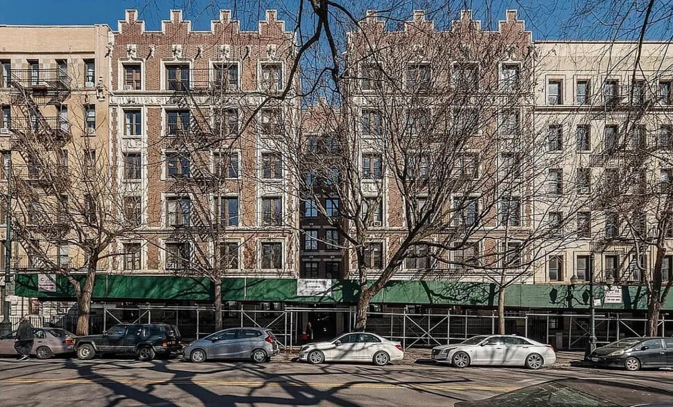 Building Photo - 217 Central Pk N