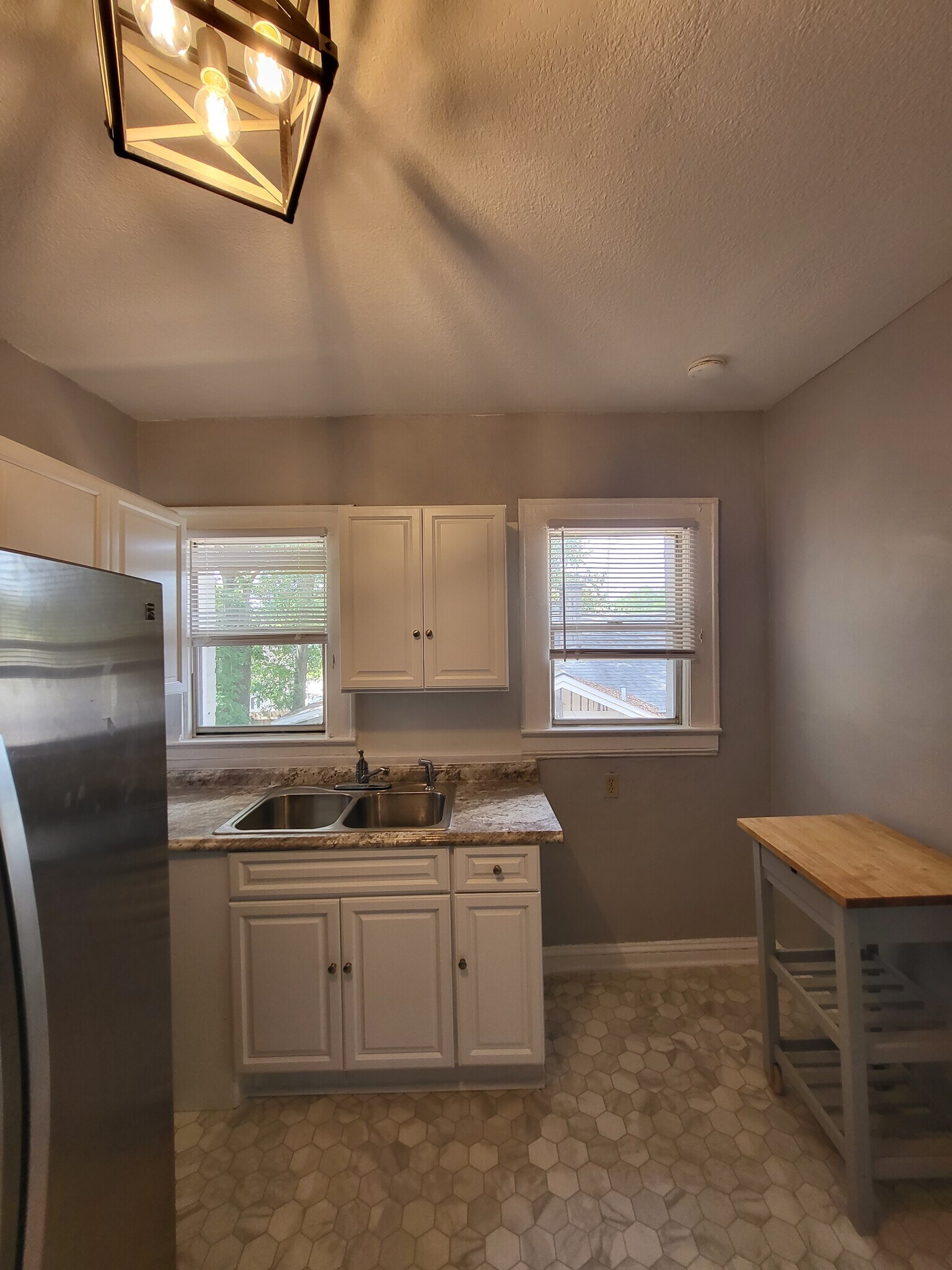 Building Photo - 1718 Pine Grove Ave