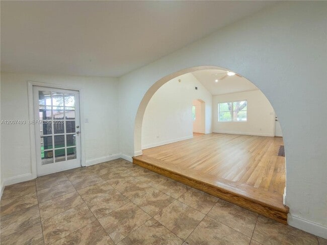 Building Photo - 410 Pinecrest Dr