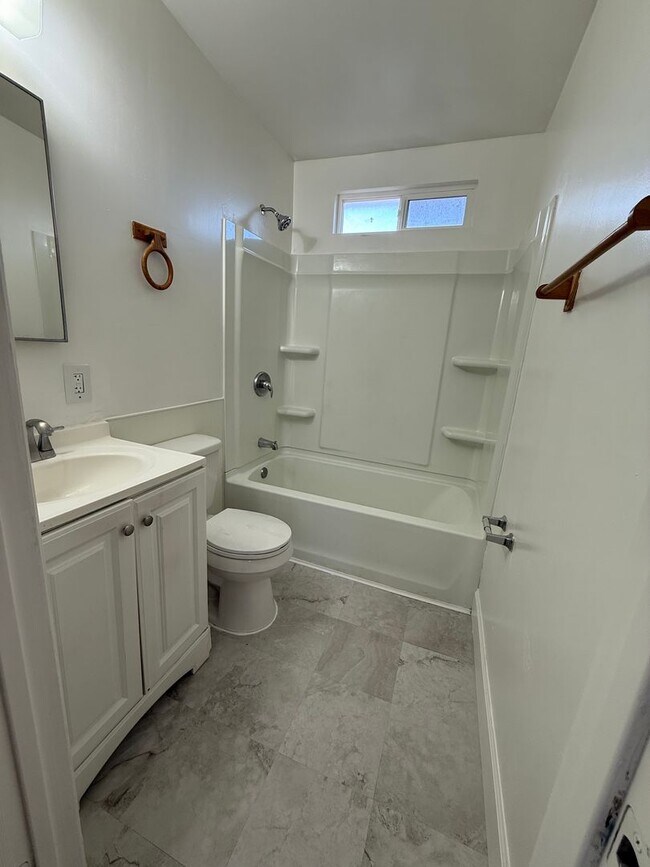 Building Photo - 4590-4592 73rd St, Sacramento, CA 95820