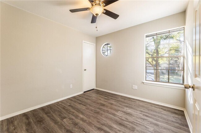 Building Photo - 7004 Riverton Dr
