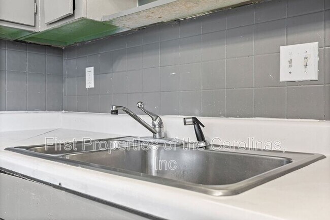 Building Photo - 7906 Oak Meadow Ct