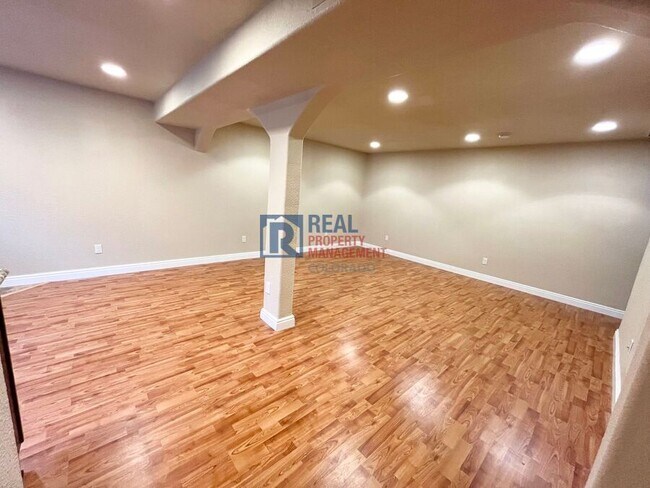 Building Photo - 10276 Deer Meadow Cir