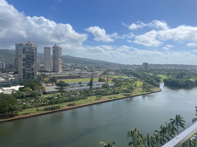 Building Photo - Fully furnished with amazing panoramic views.