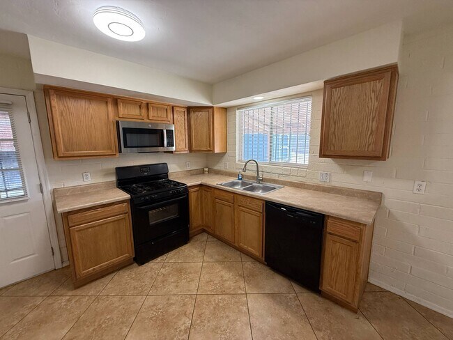 Building Photo - 6864 E Nelson Dr
