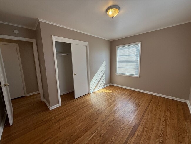 Building Photo - 3 Bed, 1.5 Bath Fenced Pets Allowed