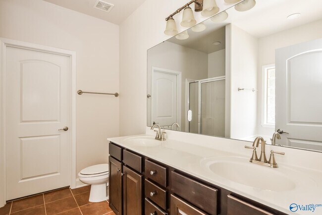 Building Photo - 128 Lazy Oak Dr