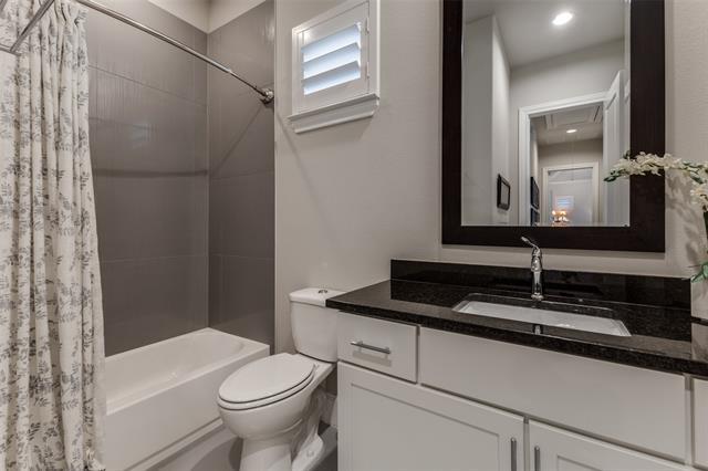 Building Photo - 1725 G Ave