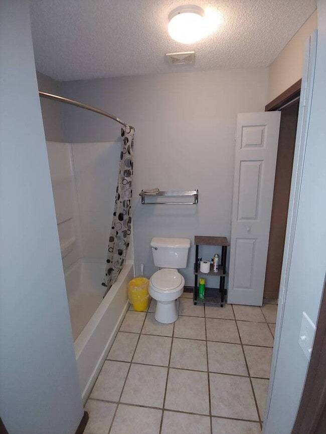 Building Photo - Super Cute 2/2 in Chapin