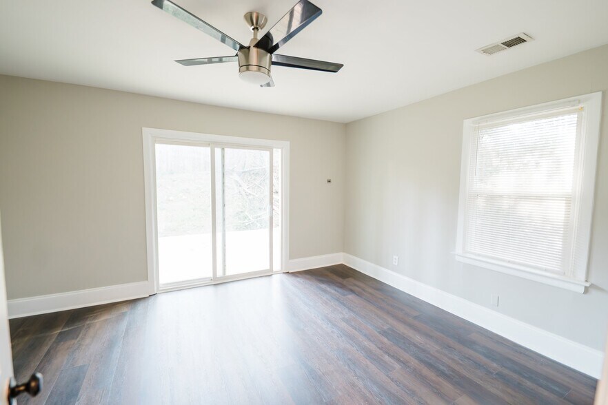 Building Photo - 2931 Glenwood Ave SE