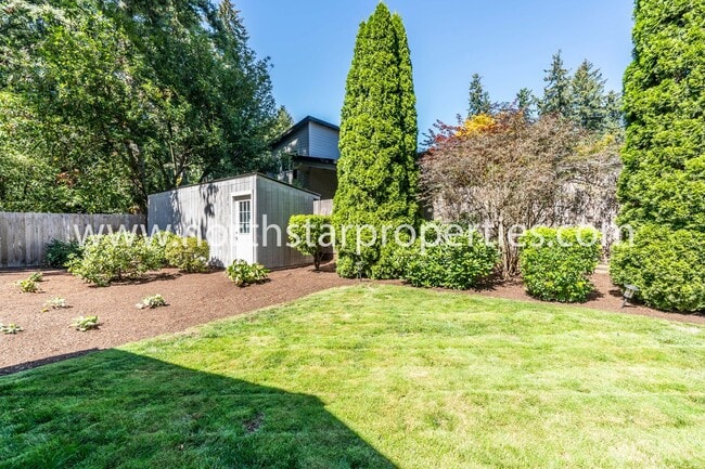 Building Photo - Garden Home Charmer