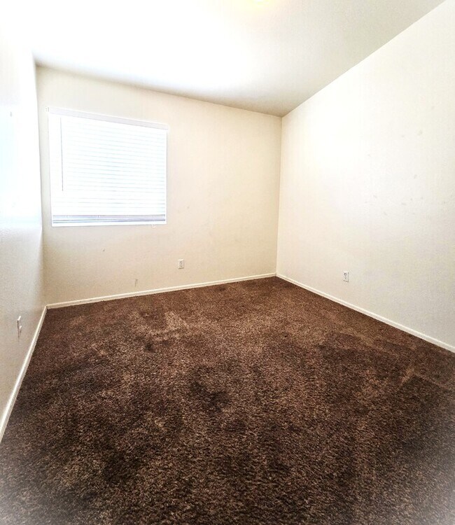 Building Photo - Wonderful 3-bedroom 2 bathroom