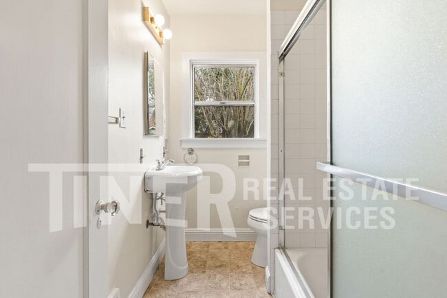 Building Photo - 1701 41st St