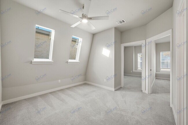 Building Photo - 358 Oakbend Dr