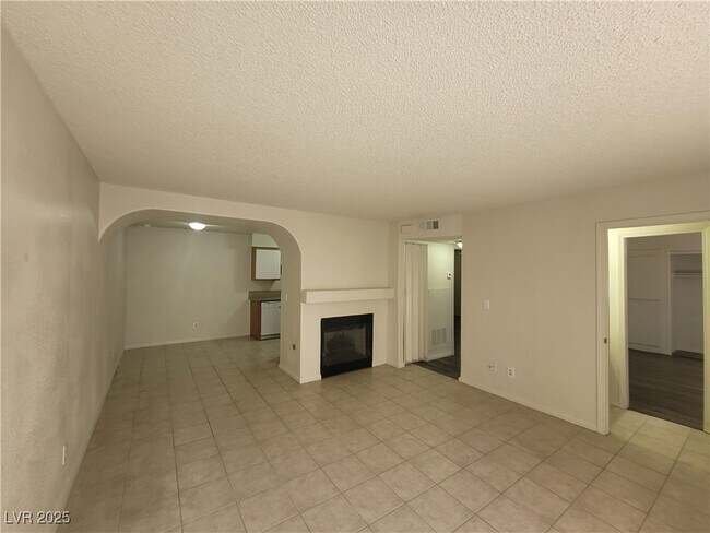 Building Photo - 1608 N Torrey Pines Dr