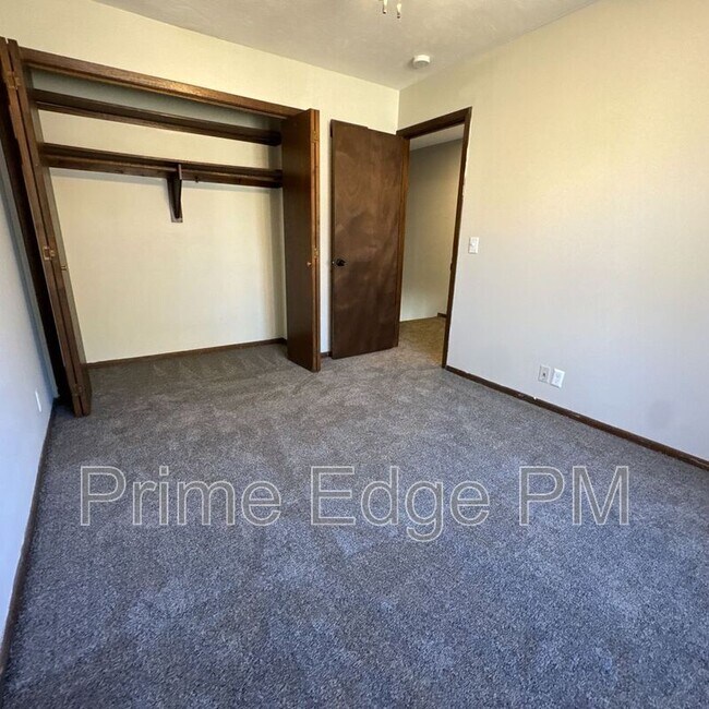 Building Photo - 6235 Holdrege St