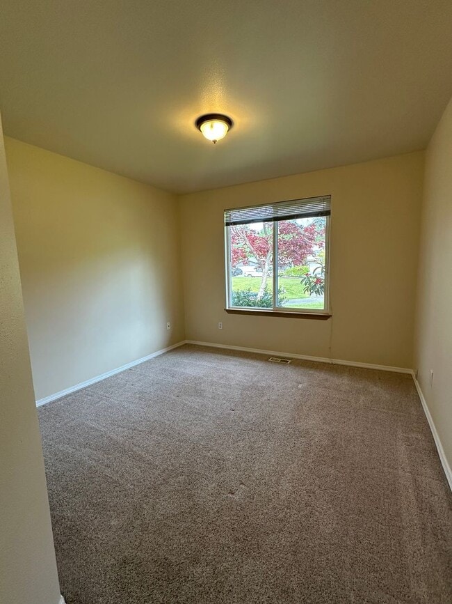 Building Photo - Granite Falls Rambler