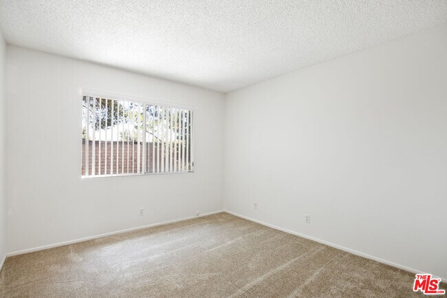 Building Photo - 5464 Evelyn Dr