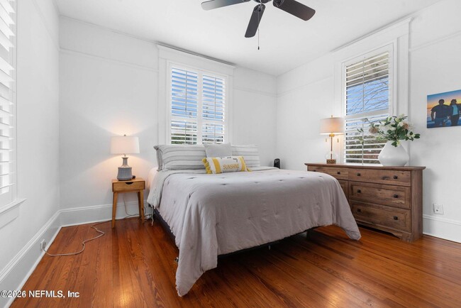 Building Photo - 4236 Melrose Ave