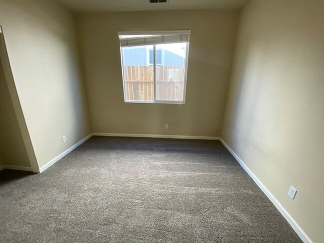 Building Photo - ~Beautiful 3 Bed 2 Bath House in Santa Rosa~