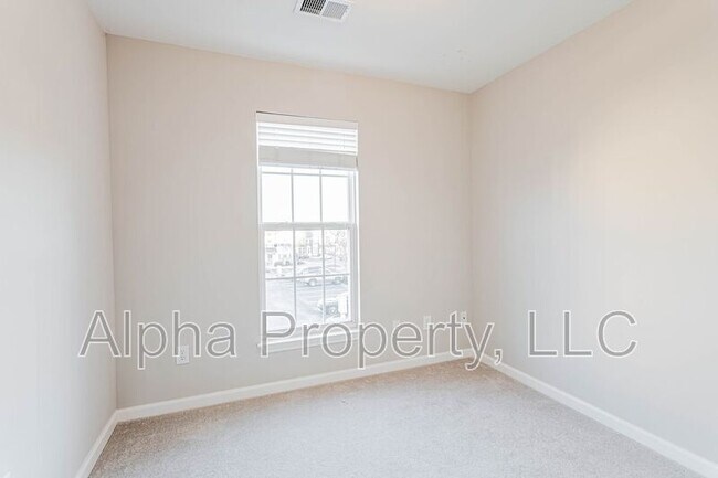 Building Photo - 5 Spring Crossing Cir