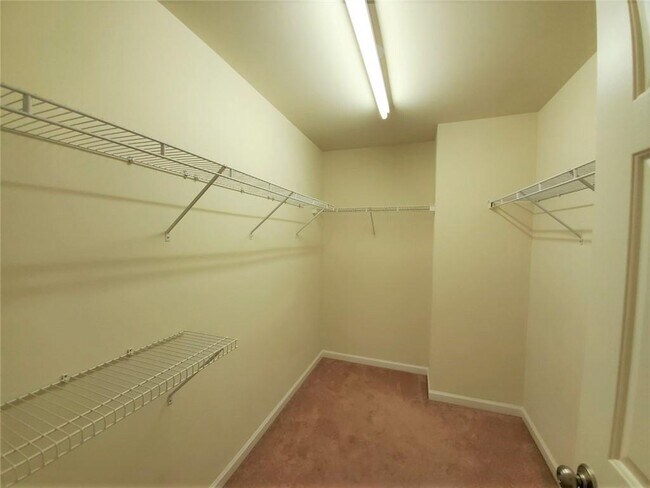 Building Photo - 2087 Deptford Dr