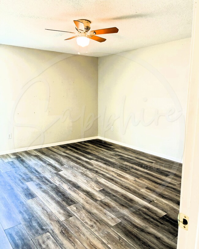 Building Photo - 5623 N Northwood Terrace