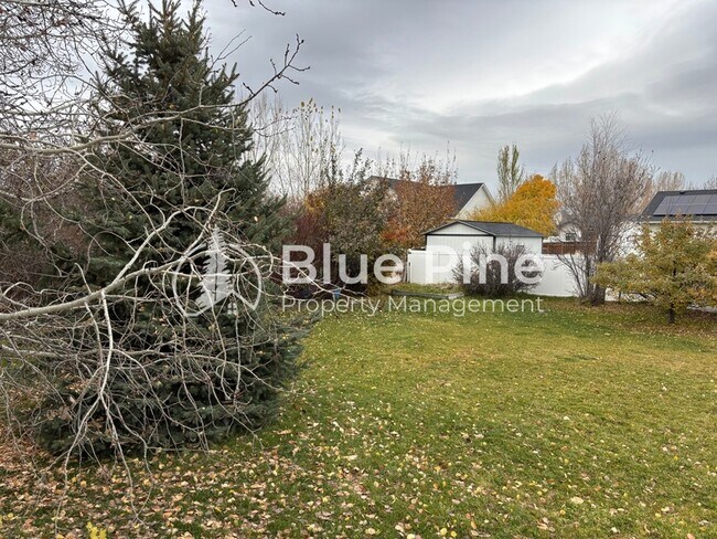 Building Photo - 3863 Ridgeview Cir