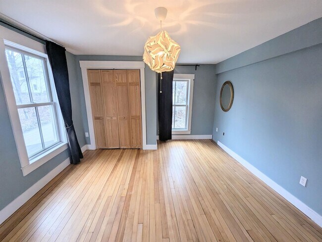 Building Photo - 33 Old Cemetery Rd