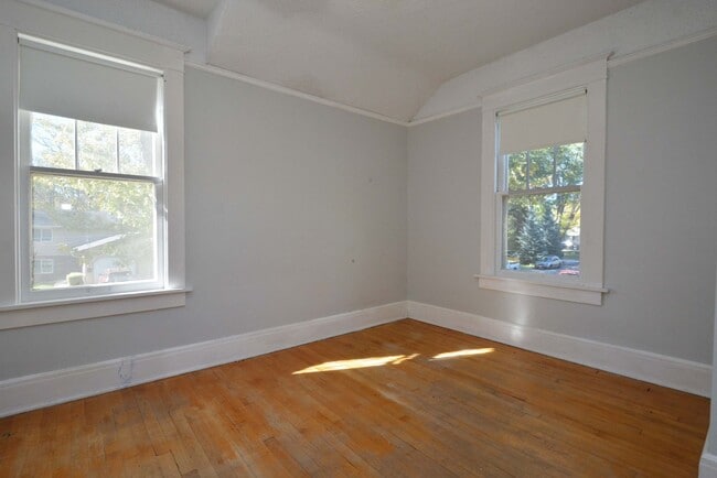 Building Photo - Beautiful 3-Bed 2-Bath Home Available In N...