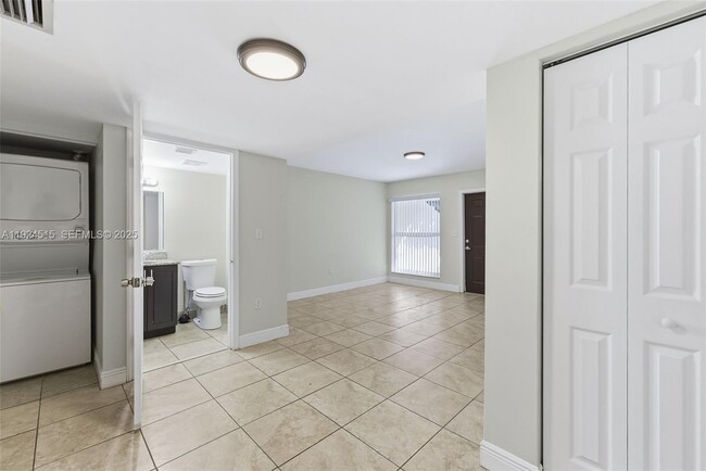 Building Photo - 1977 NW 5th Pl