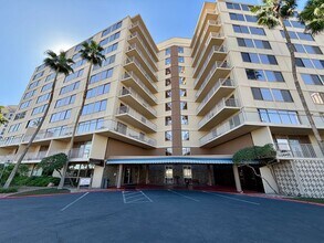 Building Photo - Gorgeous 2bedroom with amazing city views!