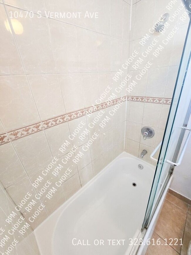 Building Photo - 10470 S Vermont Ave