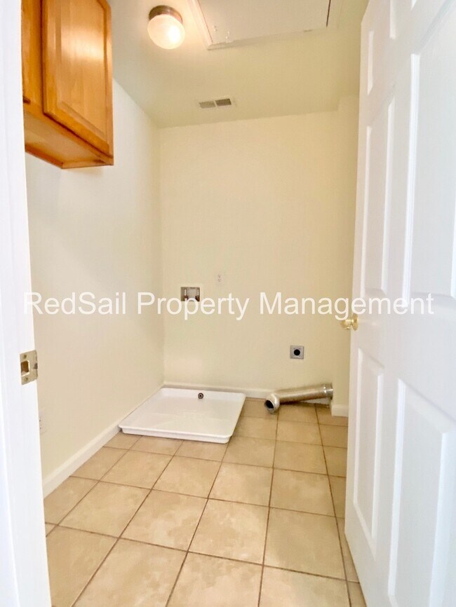 Building Photo - Crowne Pointe home available!