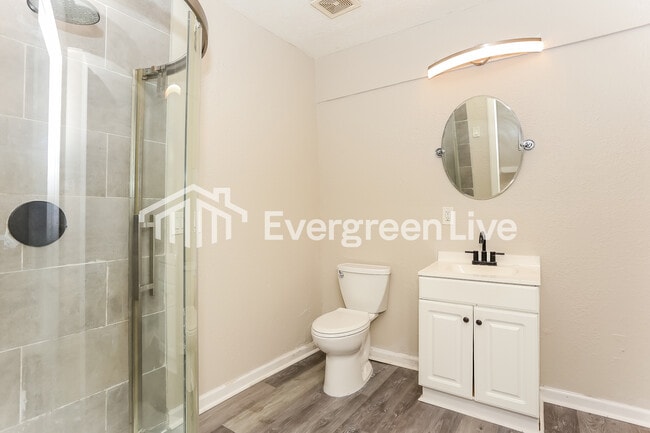 Building Photo - 808 Westbrook Rd