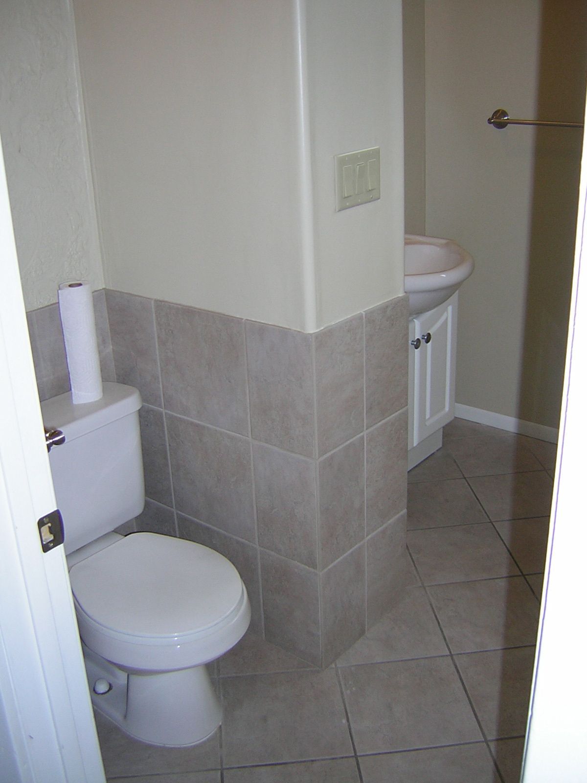 Bathroom - 527 Hall Ave
