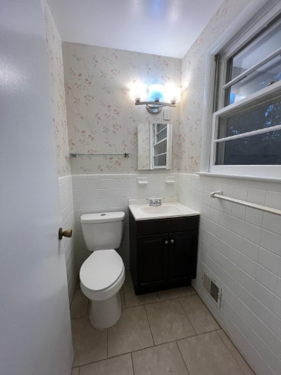 Building Photo - "Spacious 5-Bedroom Retreat with Cozy Fireplace in Fort Washington!"