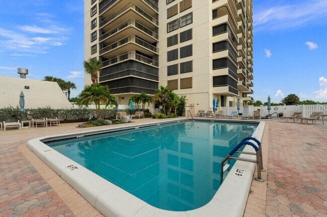Building Photo - 3101 N Hwy A1A