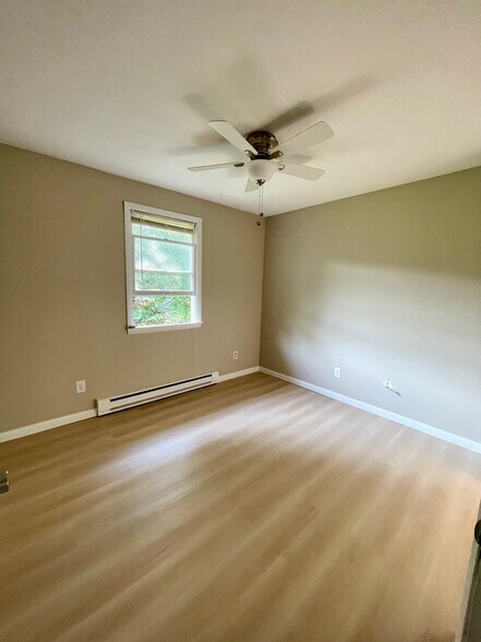 Building Photo - 421 Woodburne Dr