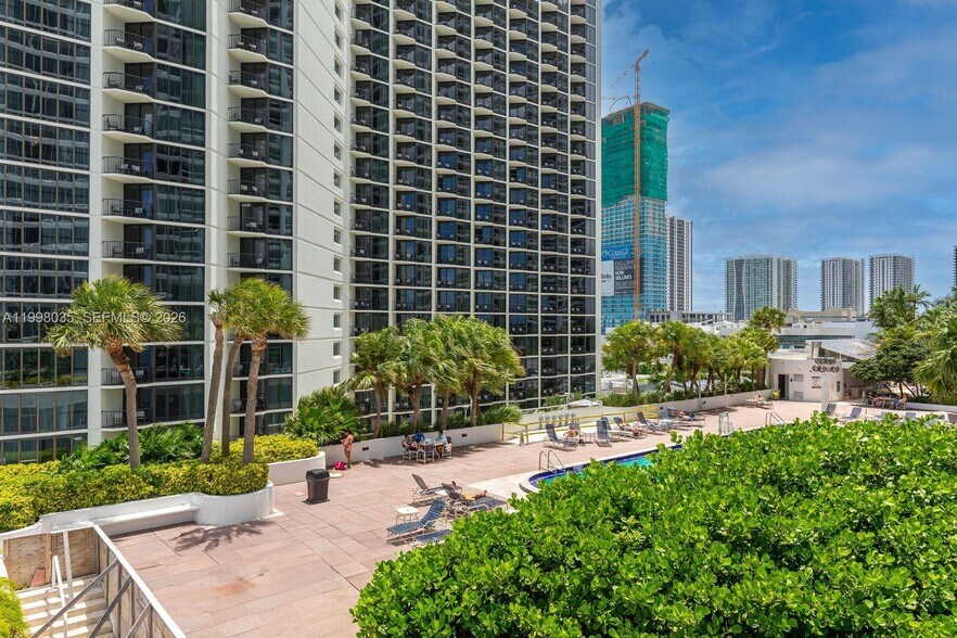 Building Photo - 1717 N Bayshore Dr