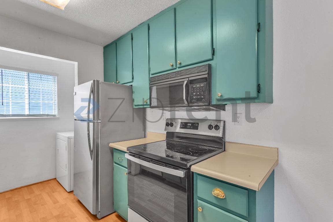 Building Photo - Unit 1