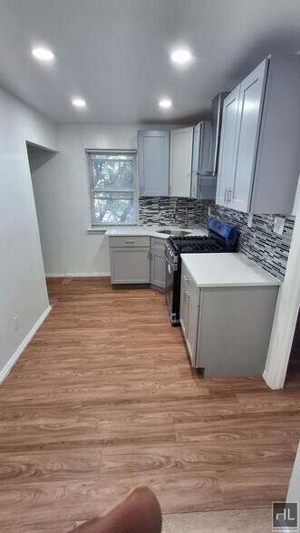 Building Photo - 5122 Ave. S