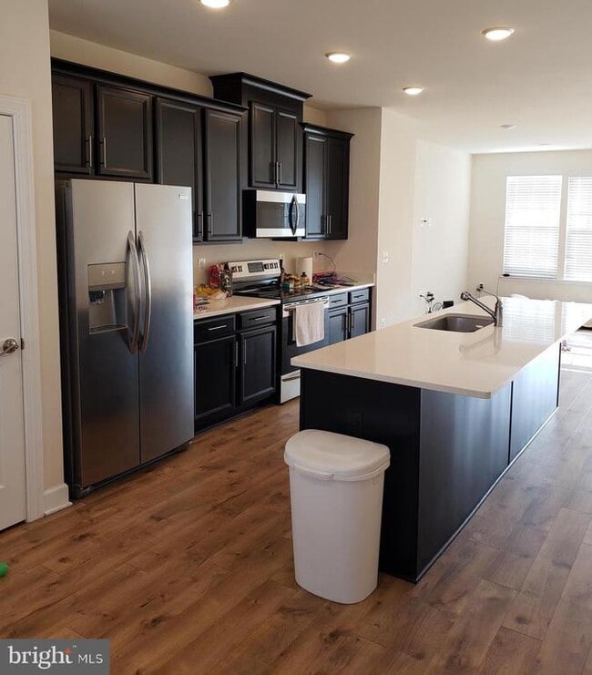 Building Photo - 2204 Shadmoor Dr