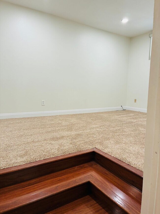 Building Photo - BEAUTIFUL 3 BEDROOM/ 2 BATH- ONE TIME RENTAL