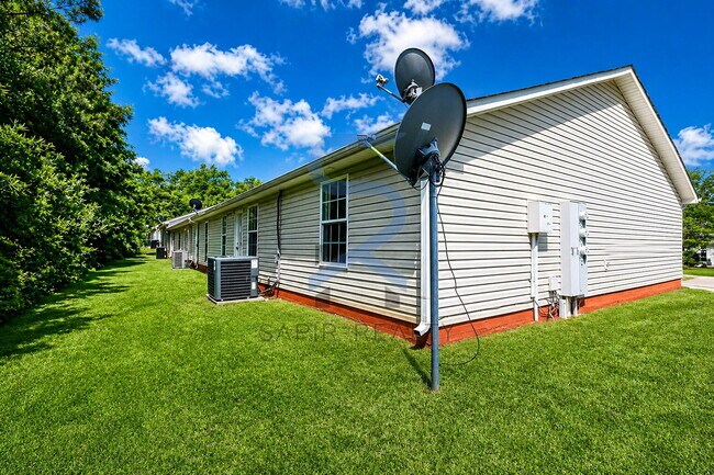 Building Photo - Modern All-Electric Living – 3BR Retreat with 2 Full Baths in Griffin
